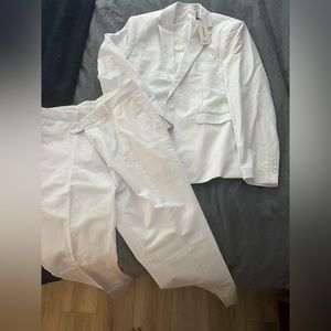 Men’s white suit